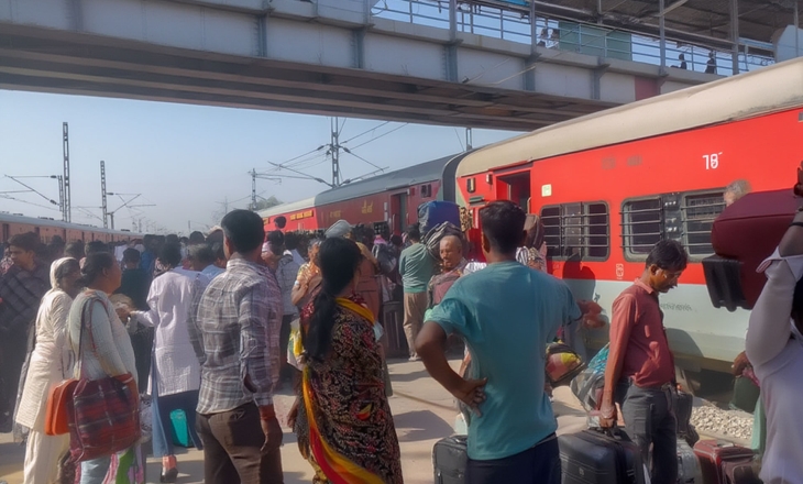 Paying for a Distant War: Surat's Migrant Textile Workforce Is Leaving 'Coz It has Run Out of Gas